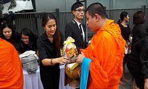 ทำบุญตักบาตรปีใหม่ 2560 กรมส่งเสริมการเกษตร