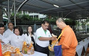 กิจกรรมตักบาตรพระสงฆ์ 66 รูป ถวายเป็นพระราชกุศลเฉลิมพระเกียรติสมเด็จพระเจ้าอยู่หัวมหาวชิราลงกรณ บดินทรเทพยวรางกูร