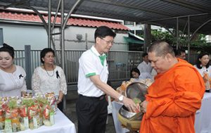 กิจกรรมตักบาตรพระสงฆ์ 66 รูป ถวายเป็นพระราชกุศลเฉลิมพระเกียรติสมเด็จพระเจ้าอยู่หัวมหาวชิราลงกรณ บดินทรเทพยวรางกูร