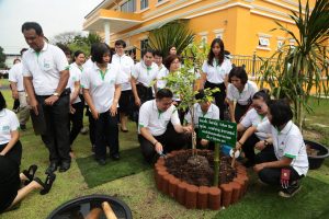 ปลูกต้นรวงผึ้ง เนื่องในโอกาสวันเฉลิมพระชนมพรรษา สมเด็จพระเจ้าอยู่หัวมหาวชิราลงกรณ บดินทรเทพยวรางกูรณ