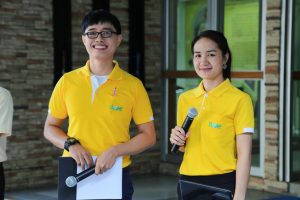 พิธีทำบุญตักบาตรข้าวสารอาหารแห้ง อุทิศถวายเป็นพระราชกุศล เนื่องในวาระครบ 2 ปี วันคล้ายวันสวรรคต พระบาทสมเด็จพระปรมินทรมหาภูมิพลอดุลยเดช บรมนาถบพิตร