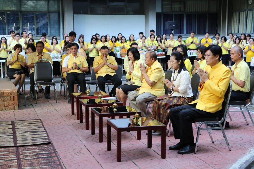 พิธีทำบุญตักบาตรข้าวสารอาหารแห้ง อุทิศถวายเป็นพระราชกุศล เนื่องในวาระครบ 2 ปี วันคล้ายวันสวรรคต พระบาทสมเด็จพระปรมินทรมหาภูมิพลอดุลยเดช บรมนาถบพิตร พิธีทำบุญตักบาตรข้าวสารอาหารแห้ง อุทิศถวายเป็นพระราชกุศล เนื่องในวาระครบ 2 ปี วันคล้ายวันสวรรคต พระบาทสมเด็จพระปรมินทรมหาภูมิพลอดุลยเดช บรมนาถบพิตร